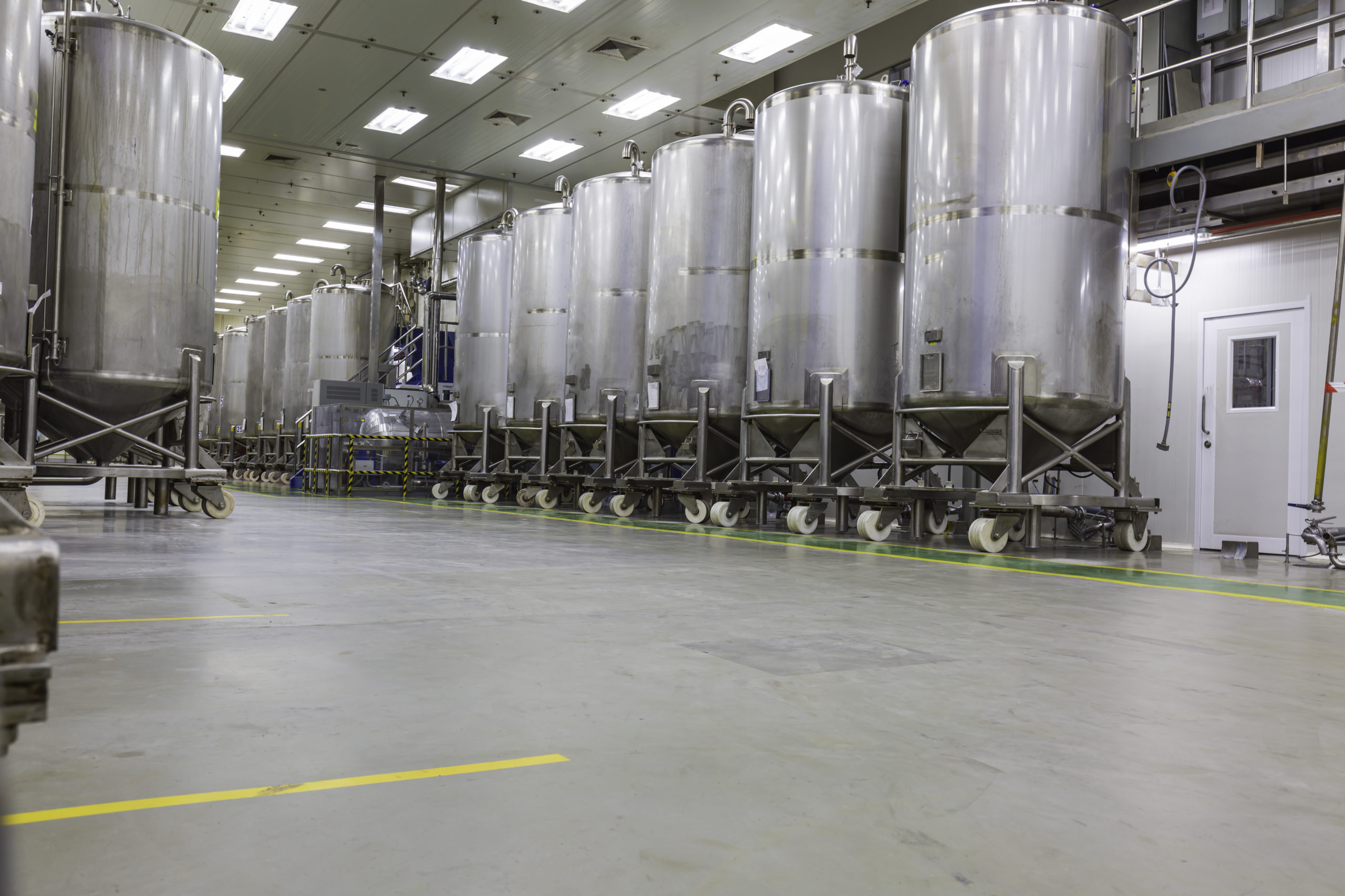 Como realizar una limpieza industrial sin parar tu negocio